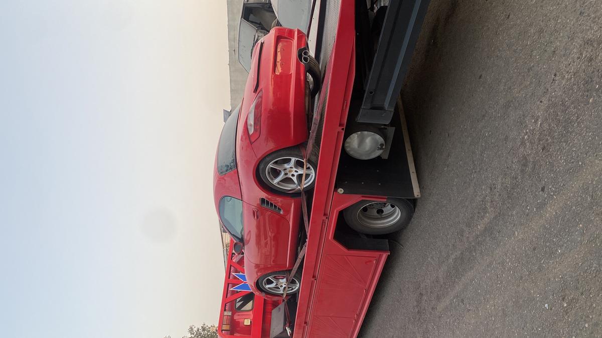 سطحة لنقل السيارات